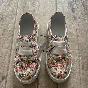 Slip on rubber flexible shoes